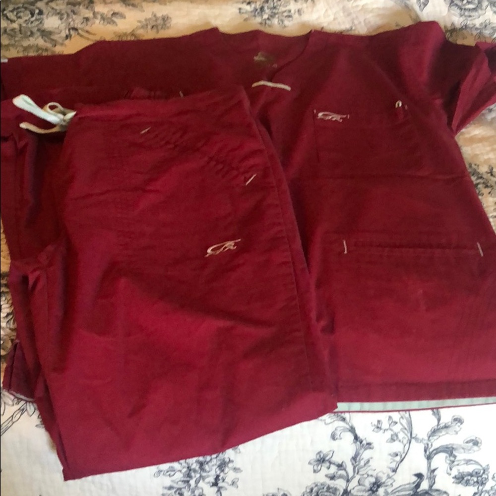 XS IguanaMed wine colored scrub set
